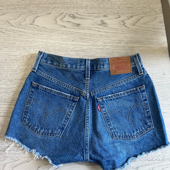 Levi's 501 Women’s Blue Denim Shorts - Picture 3 of 6